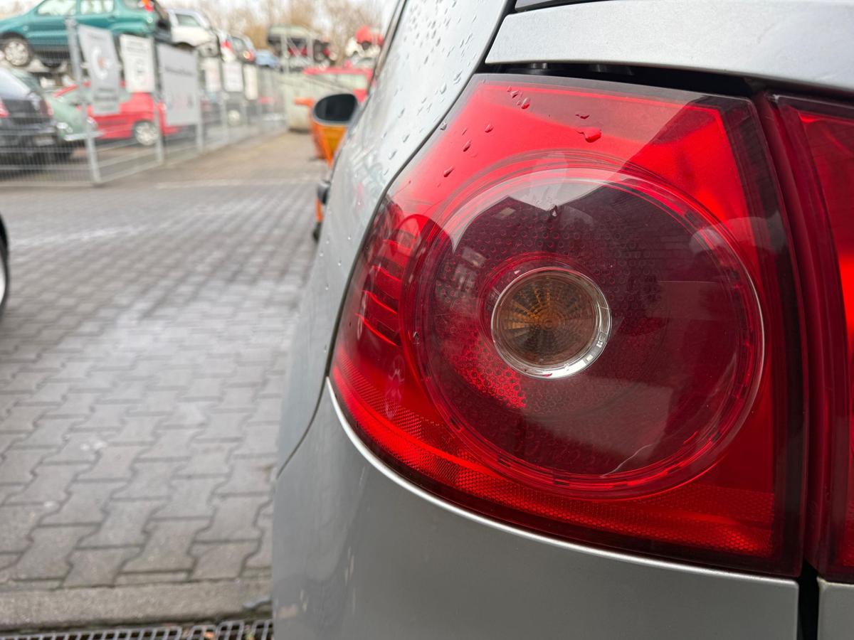 VW Golf 5 original Rücklicht Rückleuchte Heckleuchte außen links Fließheck BJ04